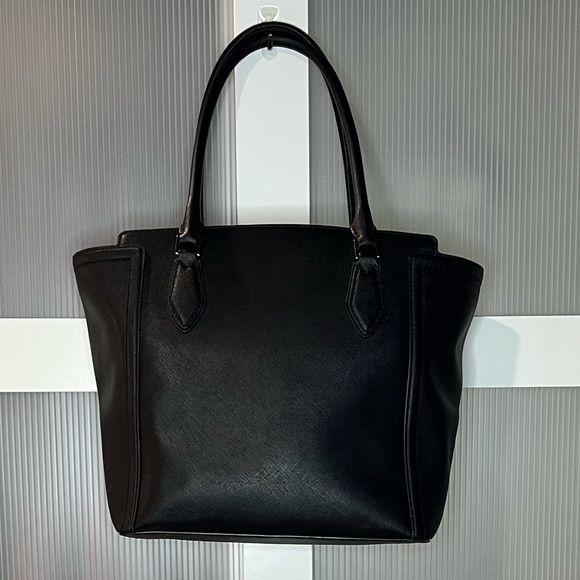 Micheal Kors Large tote purse with pockets - Picture 2 of 8